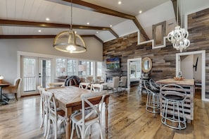 Dining - Stunning Luxury Rental steps from Main Street in Highlands NC (Highlands)