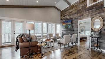 Smart TV, fireplace