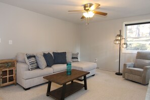 Smart TV, fireplace - Cabin in the heart of the The Little Belts (Monarch)