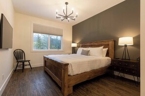 4 Schlafzimmer, Schreibtisch, Bügeleisen/Bügelbrett, Reisekinderbett