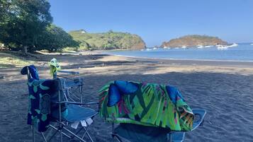Beach nearby, sun loungers, beach towels
