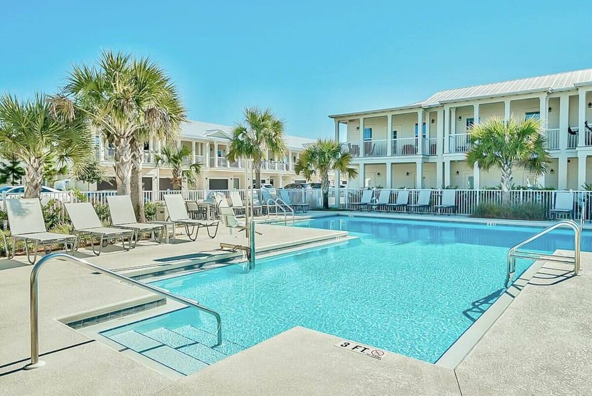 Coastal Getaway-Heated Pool-Golf Cart Included-Walk to Beach!!
