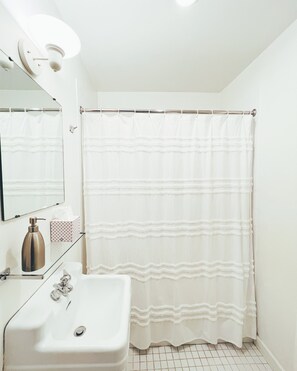 Family Room | Bathroom | Towels - Valley Craft Ales (Wilmington)