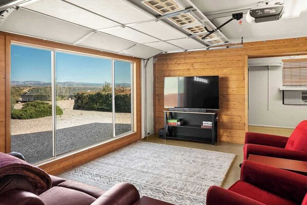 TV, fireplace, streaming services, offices