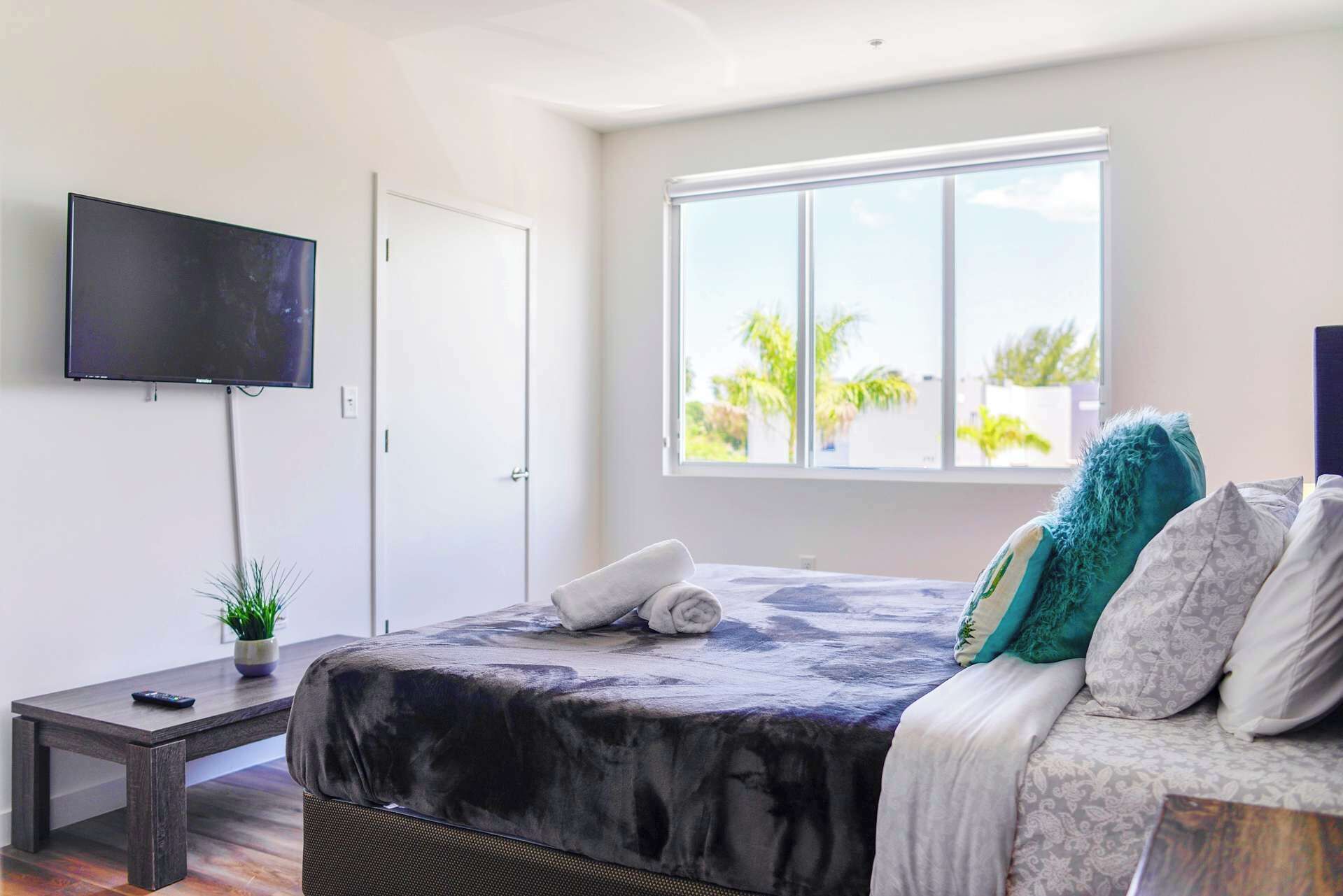 3 bedrooms, desk, iron/ironing board, WiFi