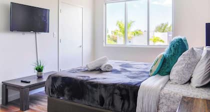 Prime Location! 15 Min to Hard Rock Stadium