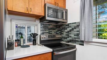 Condo, 1 Bedroom | Private kitchen