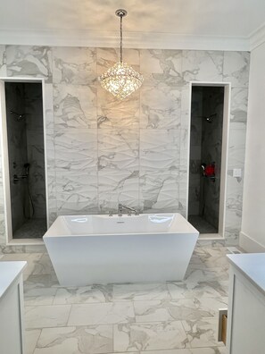 Combined shower/tub