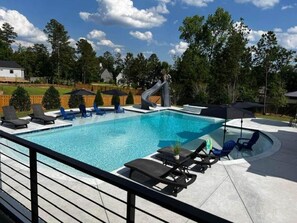 حمّام سباحة خارجي، حمّام سباحة مُدفَّأ