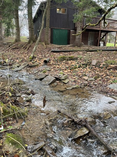 Mountain stream home near snowshoe. Sleeps 8. 3bedroom, 2bath