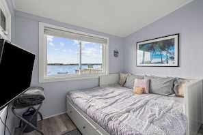3 bedrooms, desk, free WiFi, bed sheets