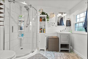Dusche, Haartrockner, Handtücher, Seife