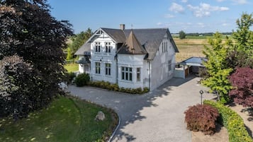 Villa | Exterior