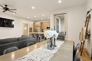 Casa, 3 habitaciones | Servicio a la habitación