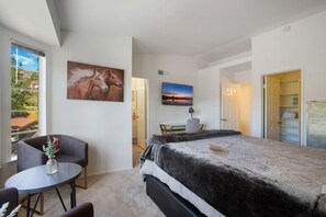 2 habitaciones, escritorio, tabla de planchar con plancha y wifi gratis 