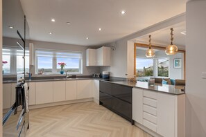 House | 4 bedrooms - Golwg Y M r - Sea View Cottage With Hot Tub (Saundersfoot)