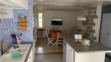 雪櫃、微波爐、焗爐、爐具