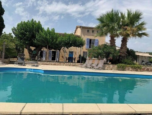 Spacious Provencal Bastide with swimming pool