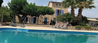 Spacious Provencal Bastide with swimming pool