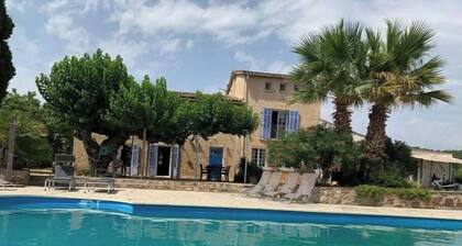 Spacious Provencal Bastide with swimming pool