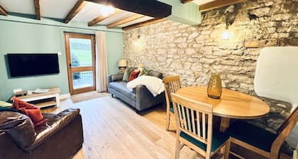 Luxury cottage for three people in the Peak District National Park