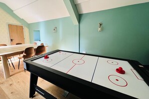 A room with a pool table, a wooden table, and chairs. - Country cottage for four people set in 12 acres of Peak District National Park (Buxton)