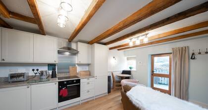 Dog-friendly country cottage for two people