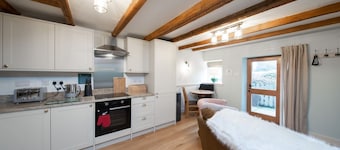 Dog-friendly country cottage for two people