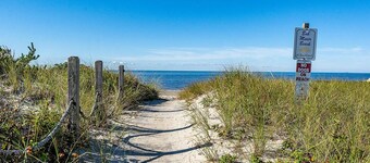 Studio steps to a private beach!! Ocean views from backyard!! 2 Paddle Boards!! 
