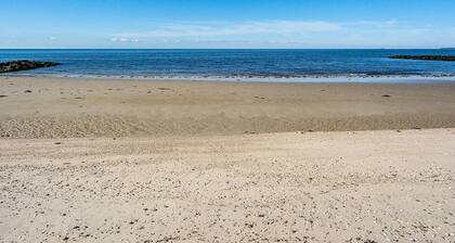 Studio steps to a private beach!! Ocean views from backyard!! 2 Paddle Boards!!