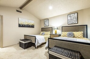 2 bedrooms, iron/ironing board, free WiFi, bed sheets - Flintwood Mac (Lubbock)