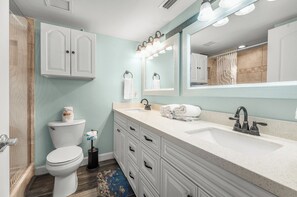 Combined shower/bathtub