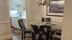 Dining - Cotswald-Southpark condo (Charlotte)