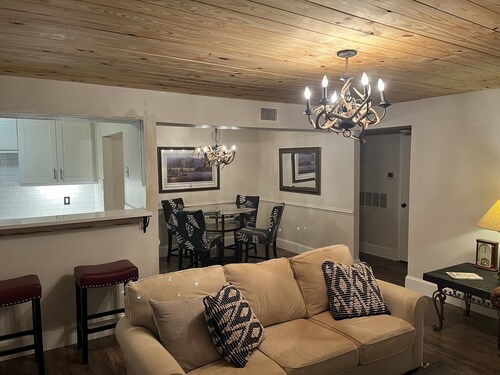 Cotswald-Southpark condo: free Truist ticket