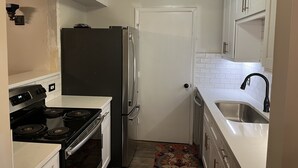 Private kitchen - Cotswald-Southpark condo (Charlotte)