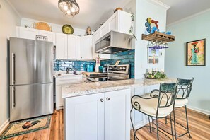 Fridge, microwave, stovetop, coffee/tea maker - North Topsail Oceanfront Condo w/ Balcony! (North Topsail Beach)