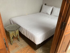 2 عدّة غرف نوم ومكتب وواي فاي مجانًا وملاءات أسرّة