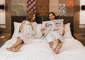 Deluxe-rum - 1 kingsize-säng - badkar - utsikt mot staden (Bathtub) | Värdeförvaringsskåp på rummet, individuell inredning och unika möbler