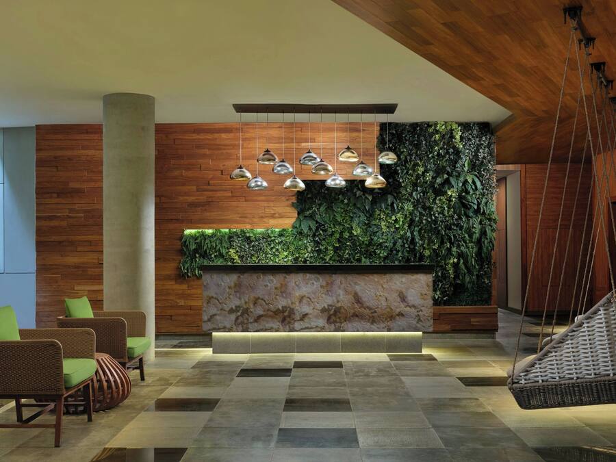 2 bars/lounges, swim-up bar, poolside bar