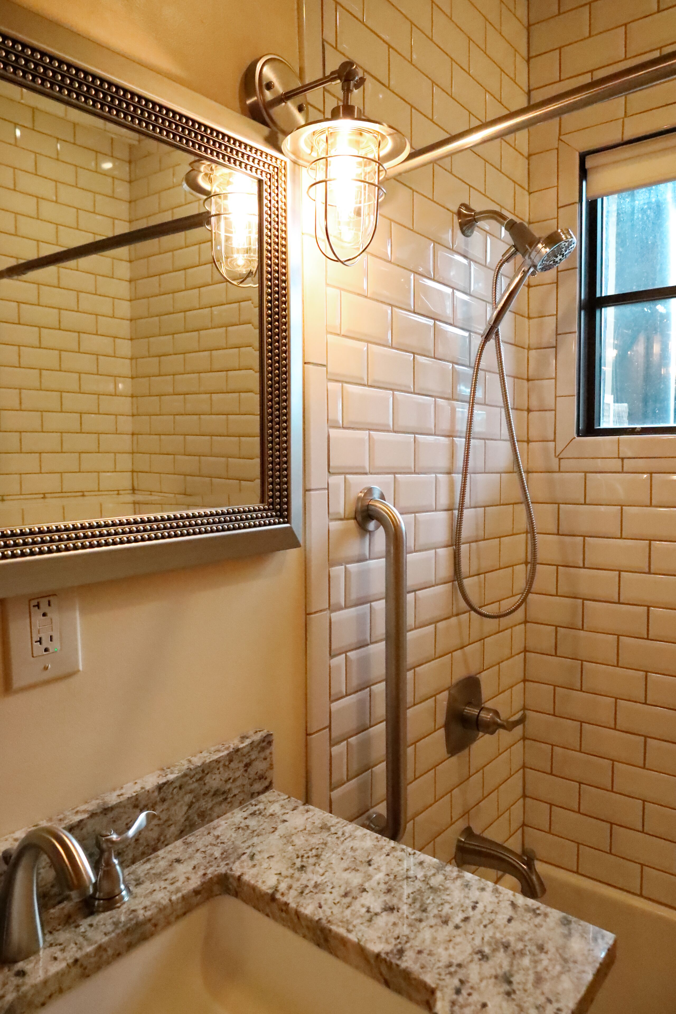 دُش غزير، مستلزمات مجانية للعناية الشخصية، مجففات شعر، مناشف