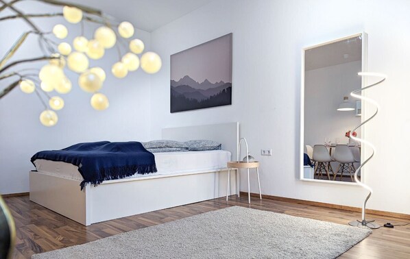 2 Schlafzimmer, Zimmersafe, Schreibtisch, Bügeleisen/Bügelbrett