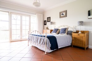 6 室のベッドルーム、デスク、アイロン / アイロン台、WiFi (無料)