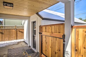 Property grounds - Cozy Coeur d'Alene Getaway w/ Fire Pit, Near Dtwn (Coeur d'Alene)