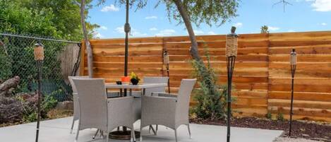 تناول الطعام بالخارج