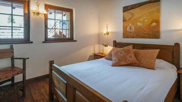 7 bedrooms, WiFi, bed sheets