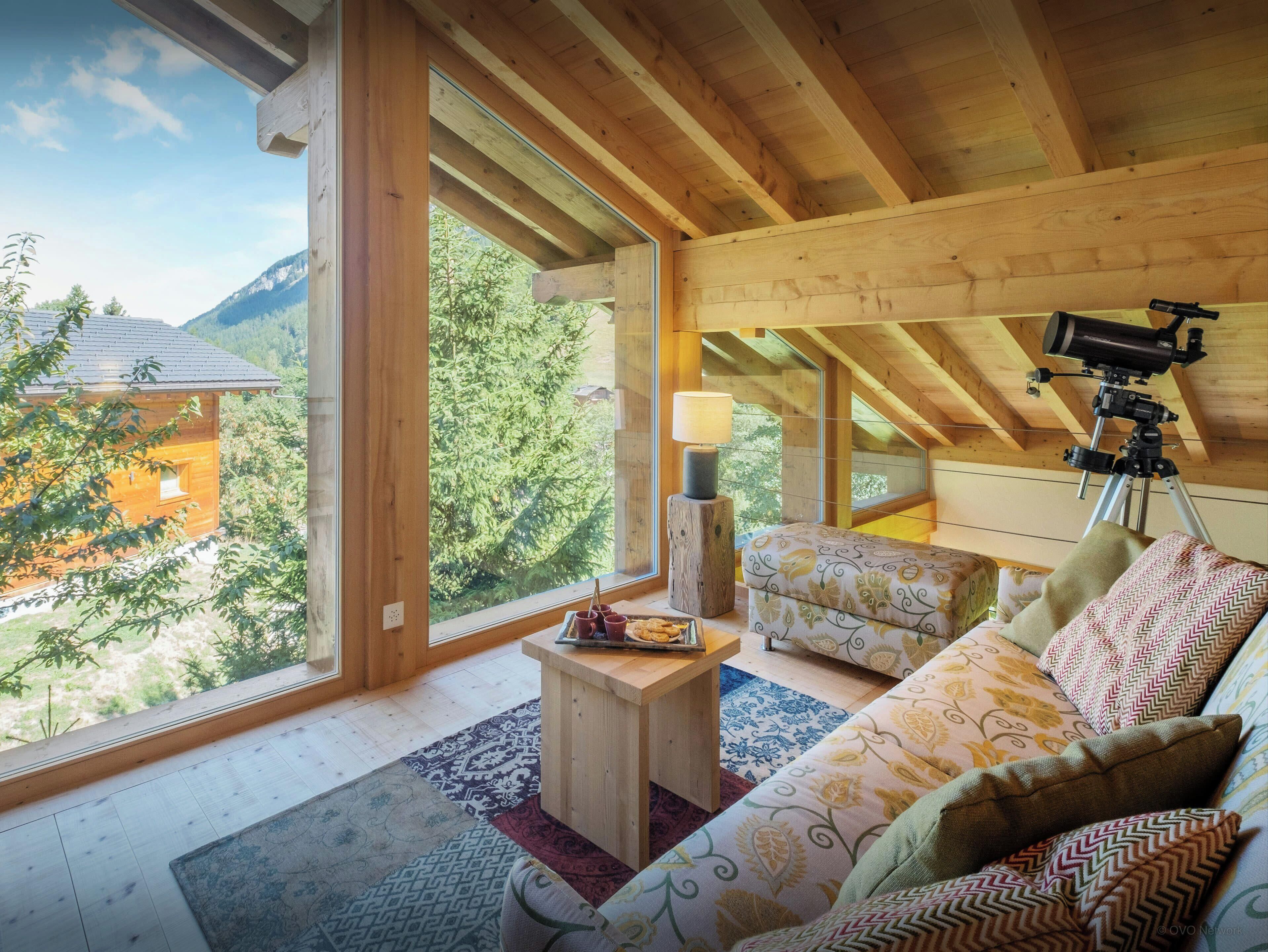 Fernseher, Kamin, Stereoanlage