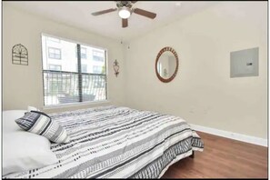 1 bedroom, WiFi - Luxury 1Bedroom/Pool View/ Galleria w/Study Desk (Houston)