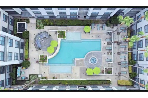 Luxury 1Bedroom/Pool View/ Galleria w/Study Desk