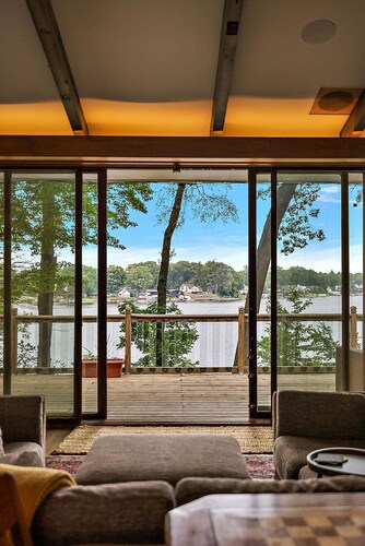 Family Compound: waterfront, 6 acres + pool