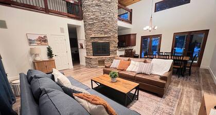 Lux 4 bed Cozy Chalet in the pines Near Grand Canyon/Downtown Williams/Bearizona